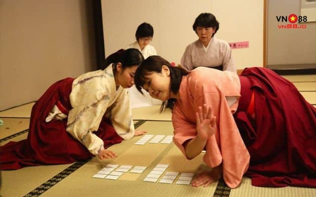 Hướng dẫn cách chơi bài Karuta Uta Garuta cho người chơi mới